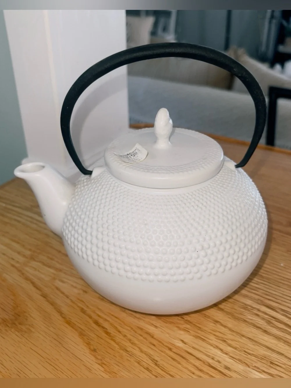 New crate and barrel serving tea pot with leaf strainer